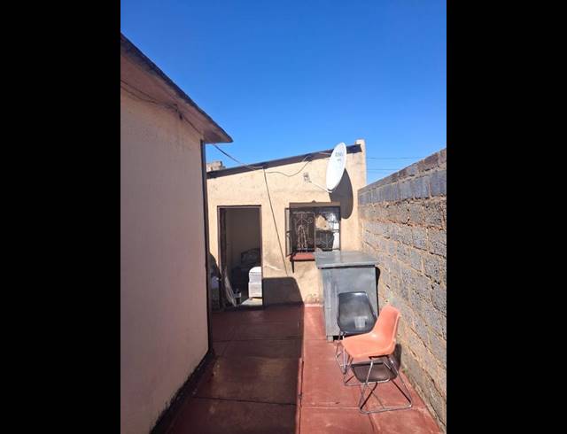 1 BEDROOM HOUSE FOR SALE IN JABAVU